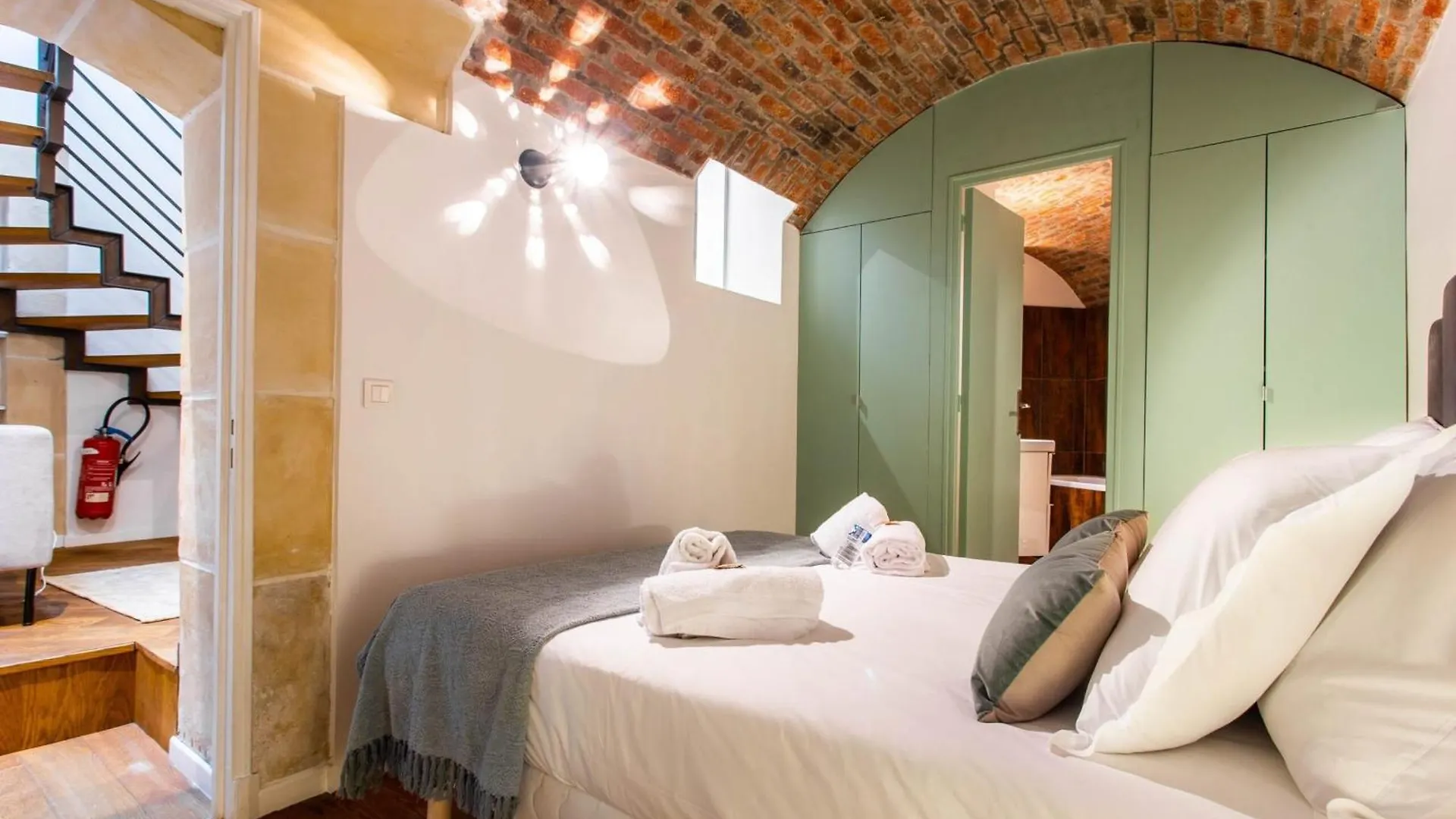 Authentic - 4br-10p - Moulin Rouge Apartment Paris
